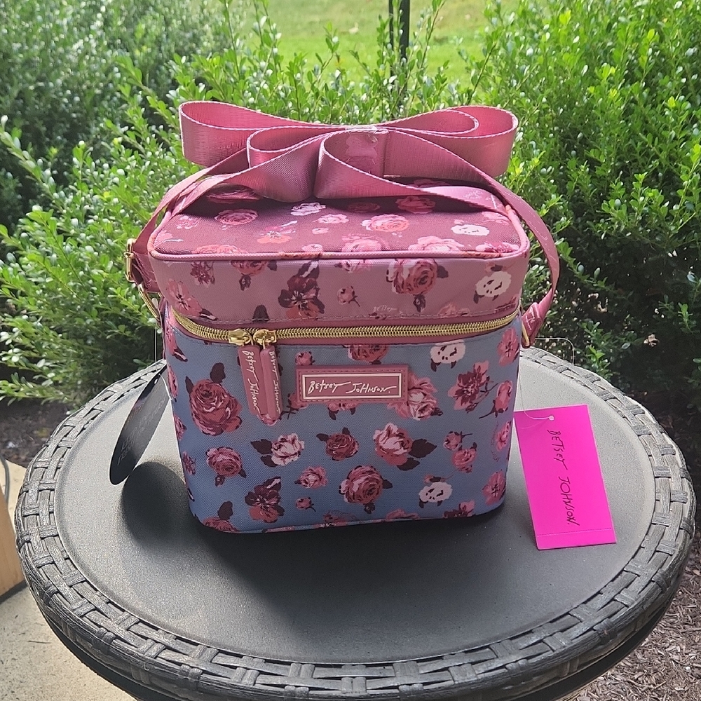 Betsey Johnson Pink and Blue Floral Bow lunch box. Nice NWOT now picture has.